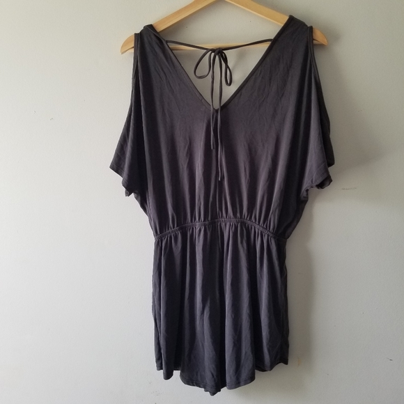 A.OK Coevolution Gray Cold Shoulder Romper Medium - Picture 4 of 6